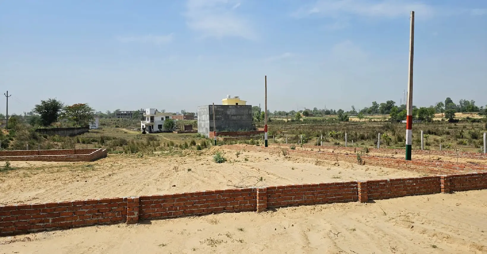 Plot on Sultanpur Road Lucknow Amethi Market